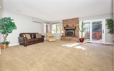 004_Living Room