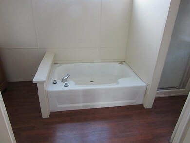 809 Mesquite St, Alvin, TX 77511 - photo 7