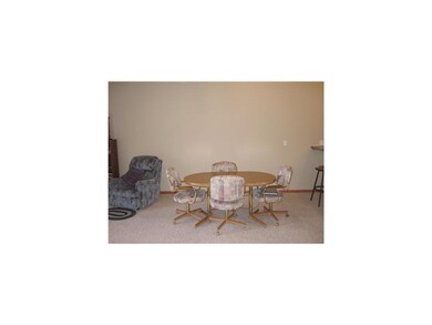 Dining Area. New Paint!