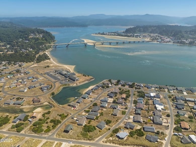 2005 NW Beachview Dr, Waldport, OR 97394 - photo 4