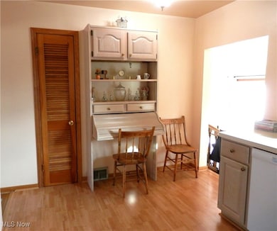 30054 Robert St, Wickliffe, OH 44092 - photo 7