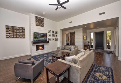 007_Living Room