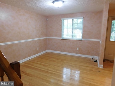 6814 Montivideo Square Ct, Falls Church, VA 22043 - photo 4