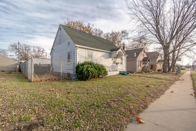 1526 Logan Ave, Waterloo, IA 50703 - photo 2