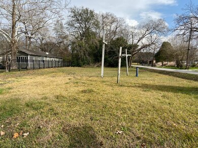 9702 Willow St, Houston, TX 77088 - photo 3