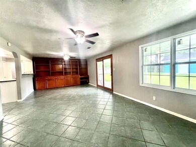 1925 14th Ave N, Texas City, TX 77590 - photo 4