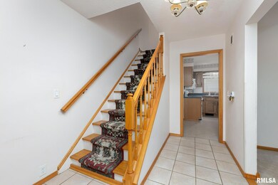 2926 Linden Ln, Bettendorf, IA 52722 - photo 3