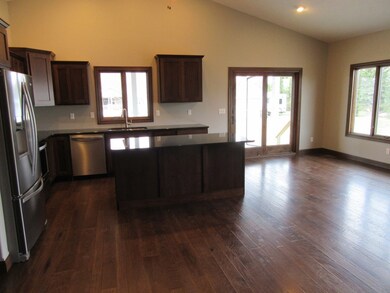 Kitchen/ Dining Combo