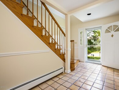 005-Foyer-4397533-medium4x3