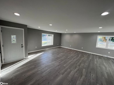 2002 Ridgeway Dr, Denison, IA 51442 - photo 4