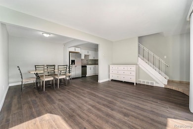 8691 Kennedy Cir, Warren, MI 48093 - photo 5