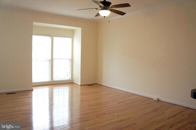 25307 Gothic Square, Chantilly, VA 20152 - photo 6