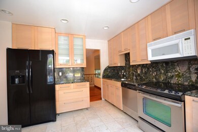 11711 Briary Branch Ct, Reston, VA 20191 - photo 2