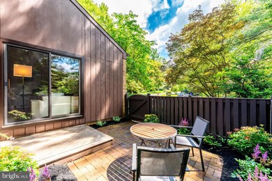 10909 Knights Bridge Ct, Reston, VA 20190 - photo 6