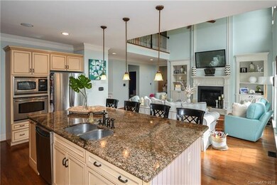 Stainless appliances, dual sinks and hardwood floo