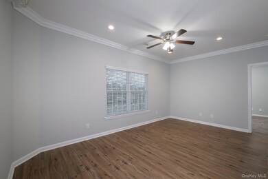 115 Evergreen St unit 106, West Babylon, NY 11704 - photo 4