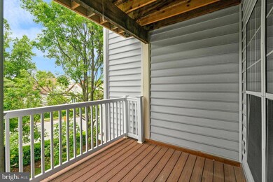 8203 Crossbrook Ct unit 301, Lorton, VA 22079 - photo 5