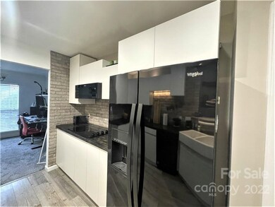 3705 Chepstow Ct, Charlotte, NC 28262 - photo 4