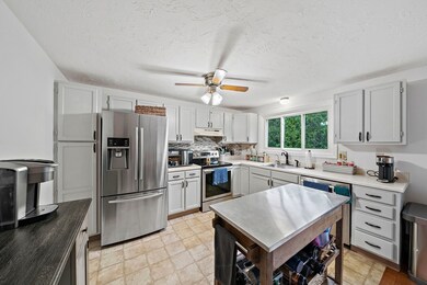 560 Bedford St unit E5, Abington, MA 02351 - photo 3