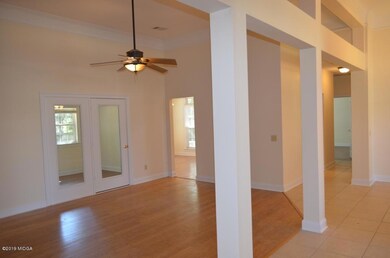 522SouthlandTrlLiving&SunRm