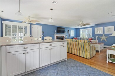 11-Kitchen Area