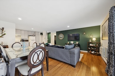 1041 W Ogden Ave unit 320, Naperville, IL 60563 - photo 4