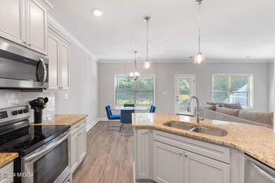 6_241115_201_laurel_springs_dr_macon_002