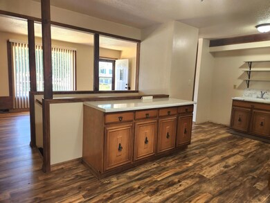 1248 Edgewood Dr, Waterloo, IA 50701 - photo 4