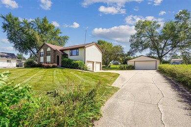 324 E 14th St N, Newton, IA 50208 - photo 2