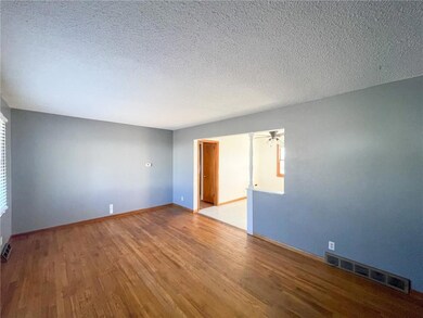 2716 E 25th St, Des Moines, IA 50317 - photo 4