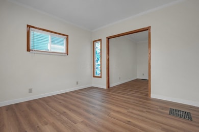 9-web-or-mls-472-e-hinman-ave