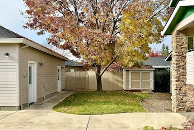 1131 Brookdale Ave, Medford, OR 97504 - photo 4