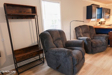 181 E Edison St, Alcoa, TN 37701 - photo 2