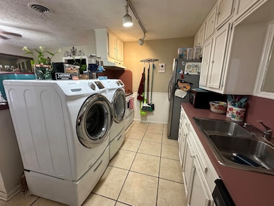 1007 Xenia St, Plainview, TX 79072 - photo 6