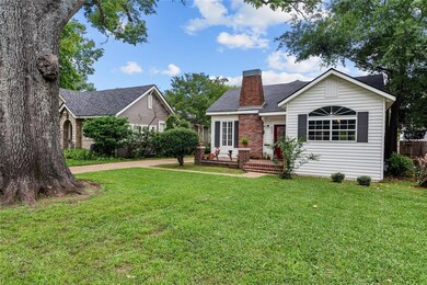 View of front of house featuring a front yard