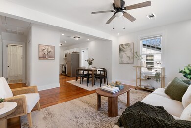 2714 W Surrey_Int_2