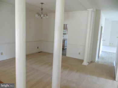 518 Harrison Cir, Locust Grove, VA 22508 - photo 5