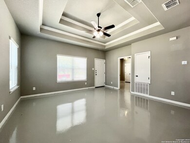 911 E Seideman St, Seguin, TX 78155 - photo 4