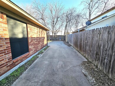 112 Myers Dr, Fort Worth, TX 76108 - photo 3