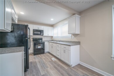 1009 West Virginia Ave, Dunbar, WV 25064 - photo 6