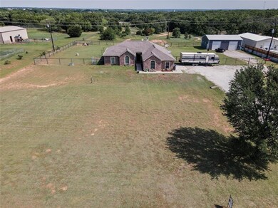 137 Florence Ln, Springtown, TX 76082 - photo 3
