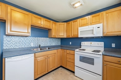 70 Pawtucket Dr, Lowell, MA 01854 - photo 6