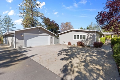 395 Robleda Dr, Central Point, OR 97502 - photo 5