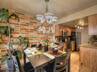 002_Dining-Kitchen
