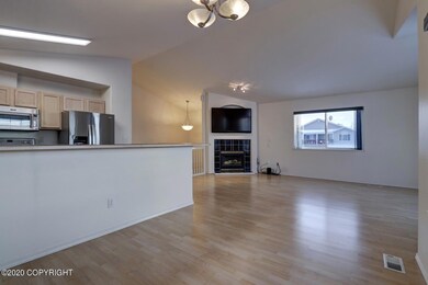 Dining Area w/Breakfast Bar