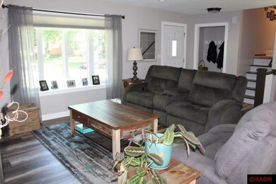 1221 Maplewood Dr, New Ulm, MN 56073 - photo 7