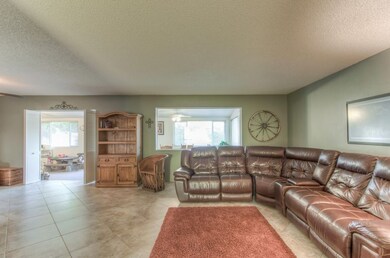 Living Room (4)-FULL