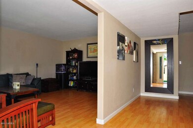 Foyer-Living Room