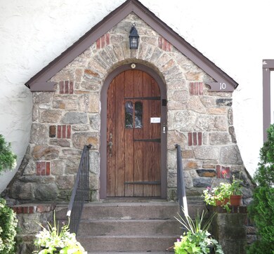 10 Salem St unit 2, Cos Cob, CT 06807 - photo 2