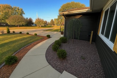 2260 Cobblestone Ln, Beloit, WI 53511 - photo 4